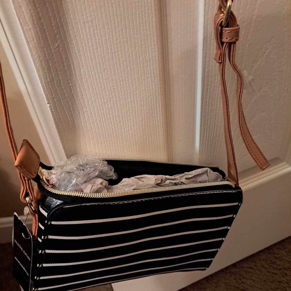 Kenneth Cole Reaction Crossbody NWT - Picture 2 of 7
